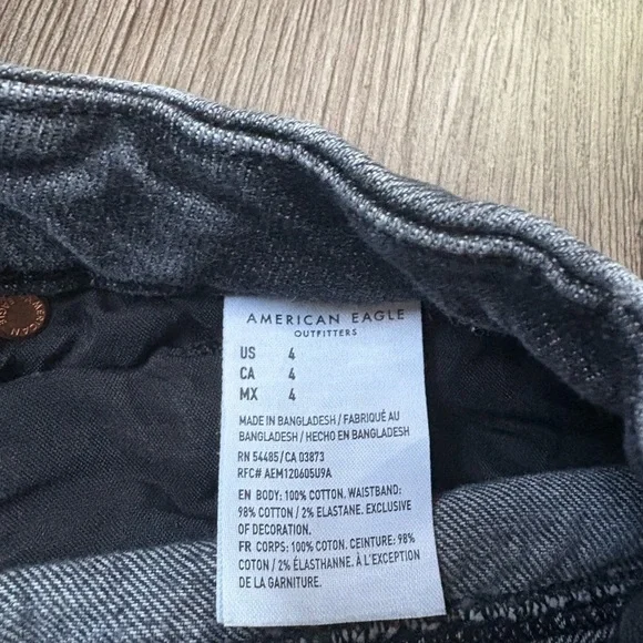 American Eagle Black Cuffed Shorts Size 4 Comfort Stretch Waistband - Picture 2 of 6